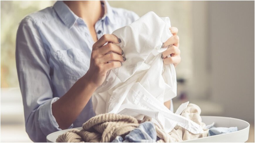 حل سريع وفعال لتبييض الملابس وإزالة البقع منها بسهولة