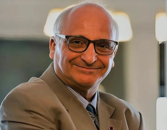 رشيد اليزمي ومكانته العالمية في رحلة علمية وإبداعية انطلقت من المغرب