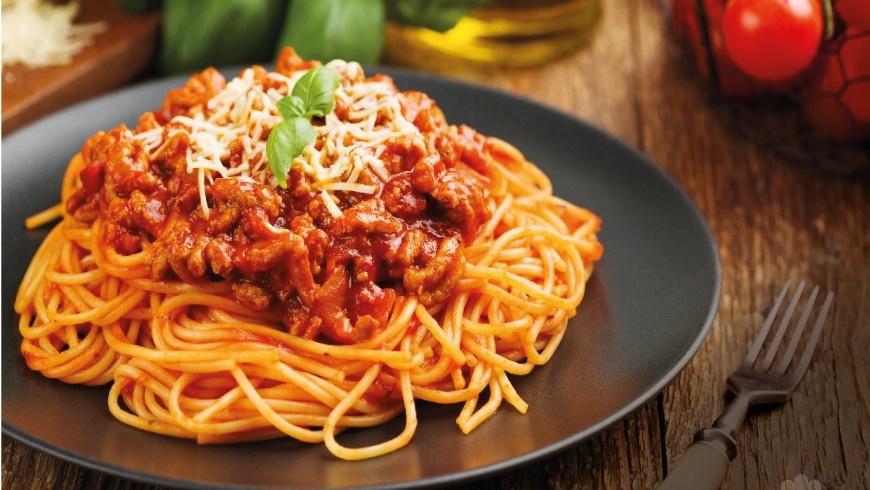 وصفة سباكيتي بالكفتة والفروماج: متعة الطعم الإيطالي المغربي